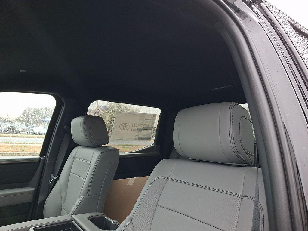 TOYOTA TUNDRA - 8