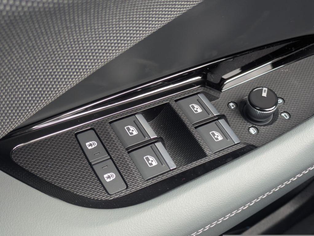صورة مصغرة 25 لـ 2026 AUDI Q3 S LINE