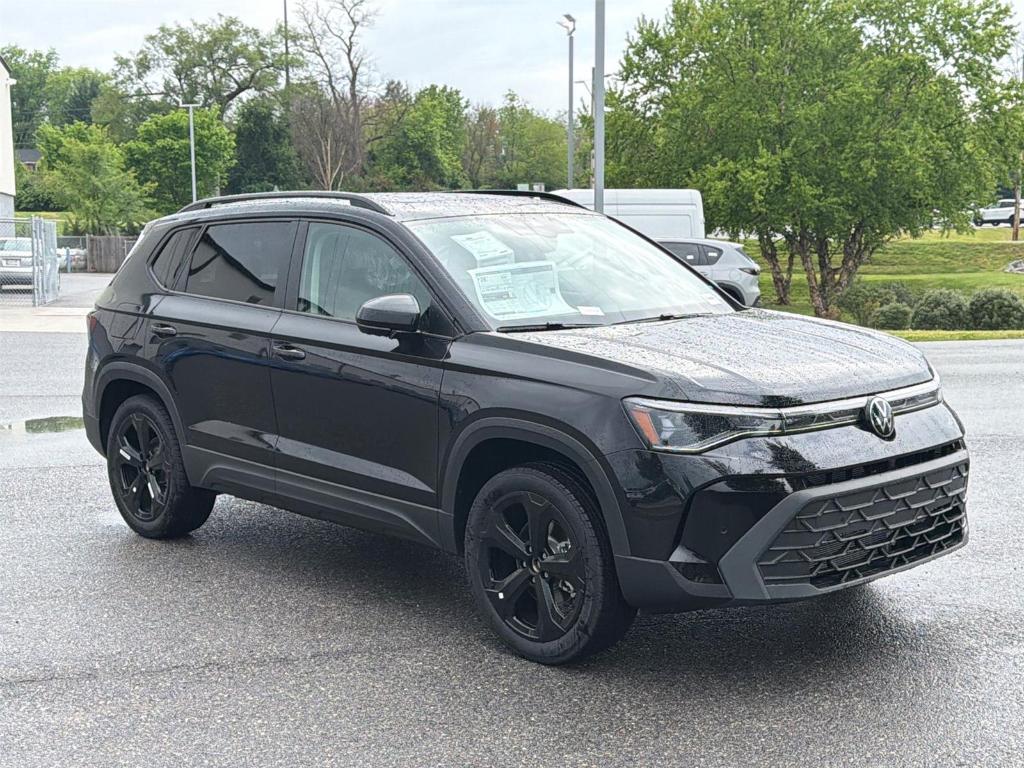 New 2026 Volkswagen Taos 1.5T SE Black