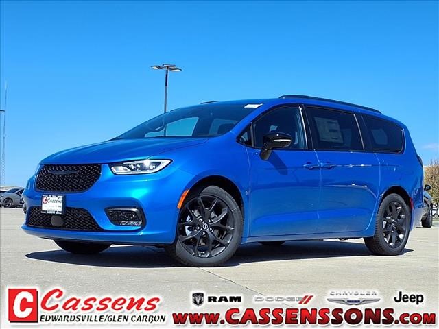 New 2026 Chrysler Pacifica Select