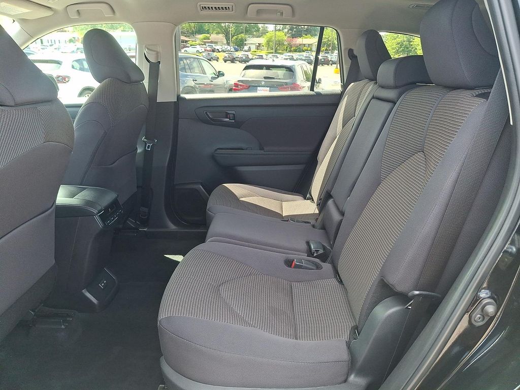 صورة 10 لـ 2024 Toyota HIGHLANDER LE