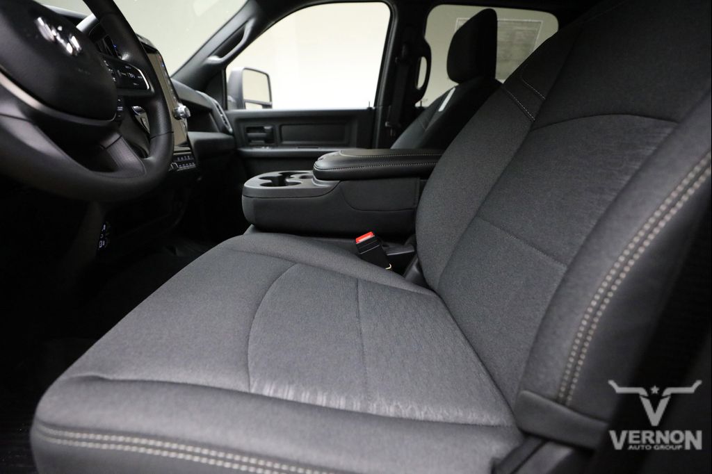 2026 RAM 3500 TRADESMAN CREW CAB 4X4 8' BOX — фото 10
