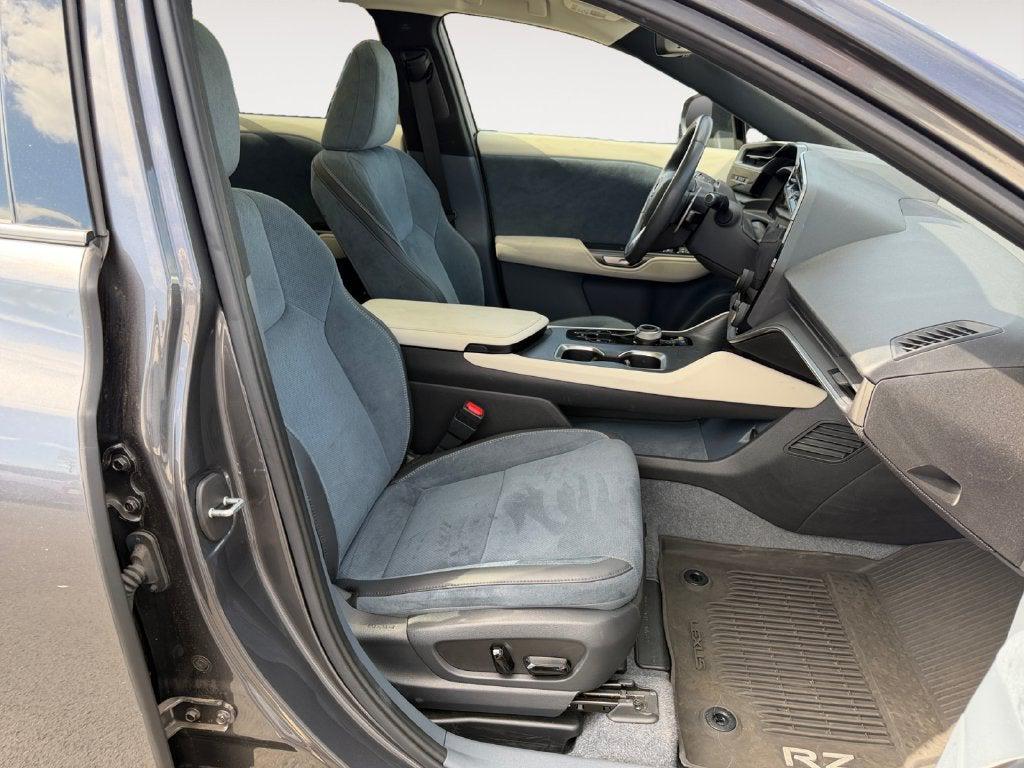 صورة مصغرة 24 لـ 2023 Lexus RZ 450E LUXURY