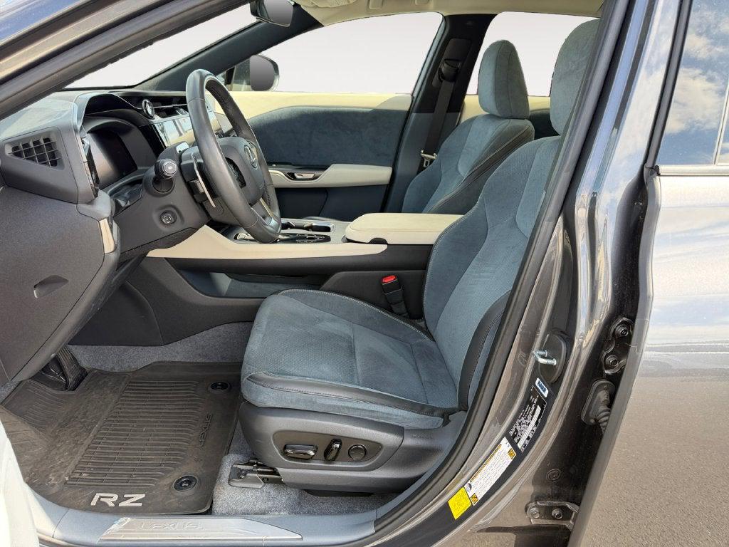 صورة 6 لـ 2023 Lexus RZ 450E LUXURY