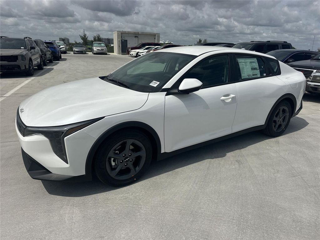 New 2025 Kia K4 LXS