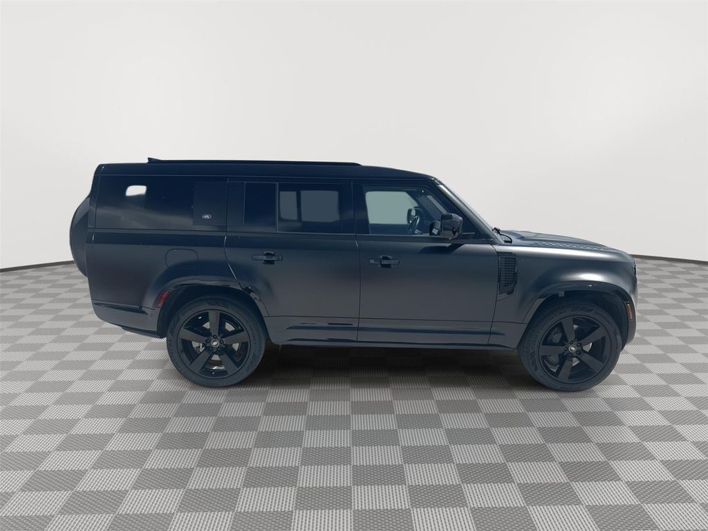 صورة 6 لـ 2023 LAND Rover DEFENDER 130 X-DYNAMIC SE