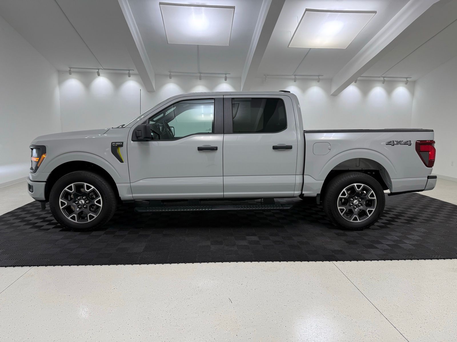 صورة 4 لـ 2024 FORD F-150 STX