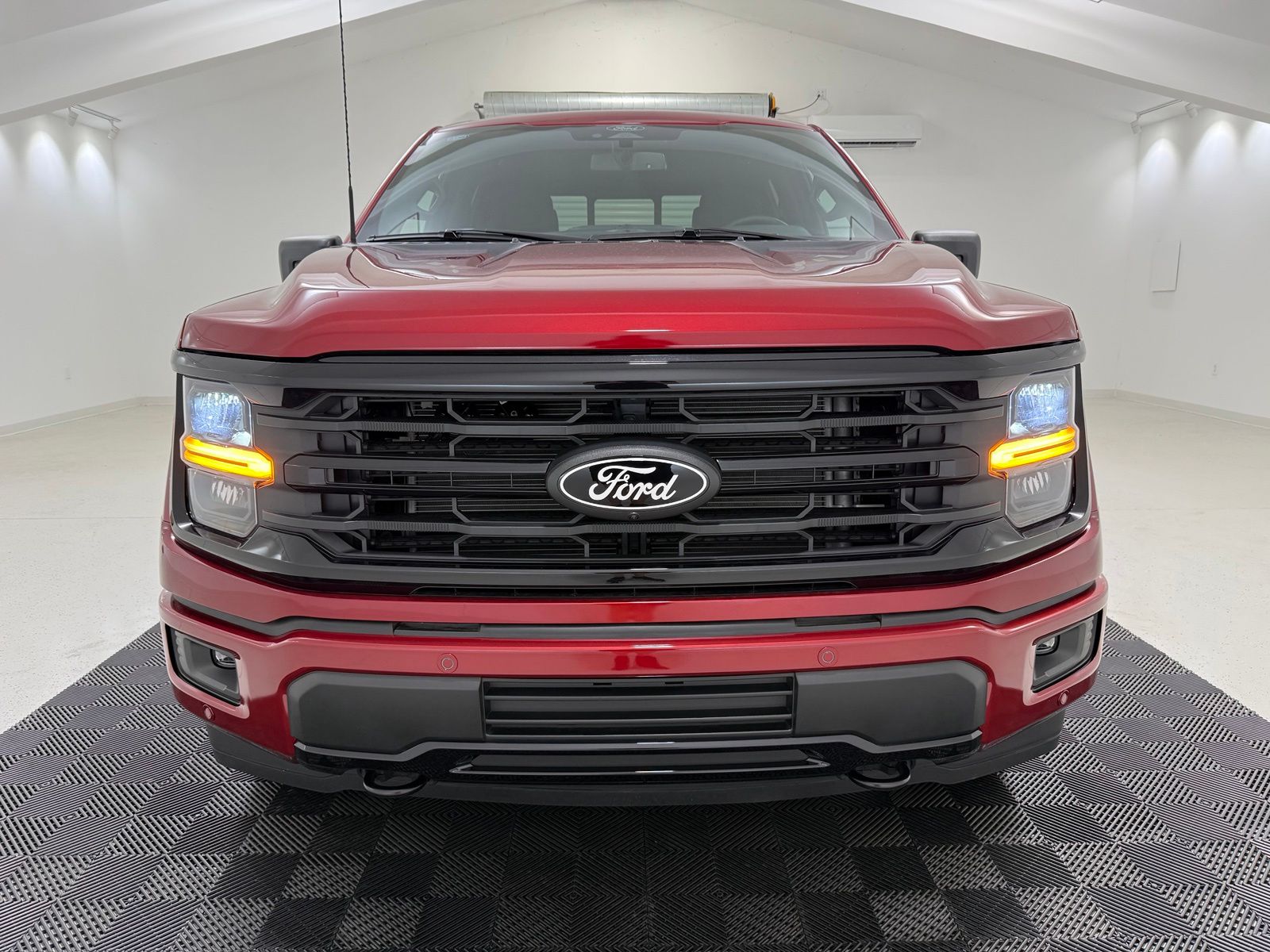 صورة 2 لـ 2026 FORD F-150 XLT