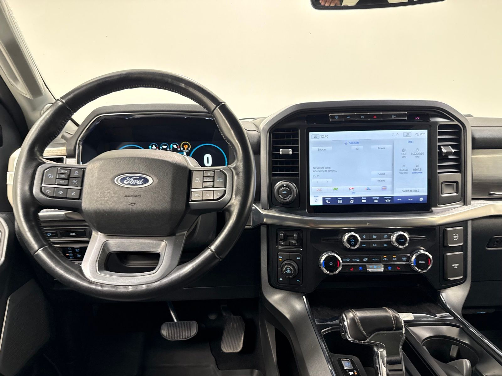 2023 FORD F-150 LARIAT — миниатюра 27