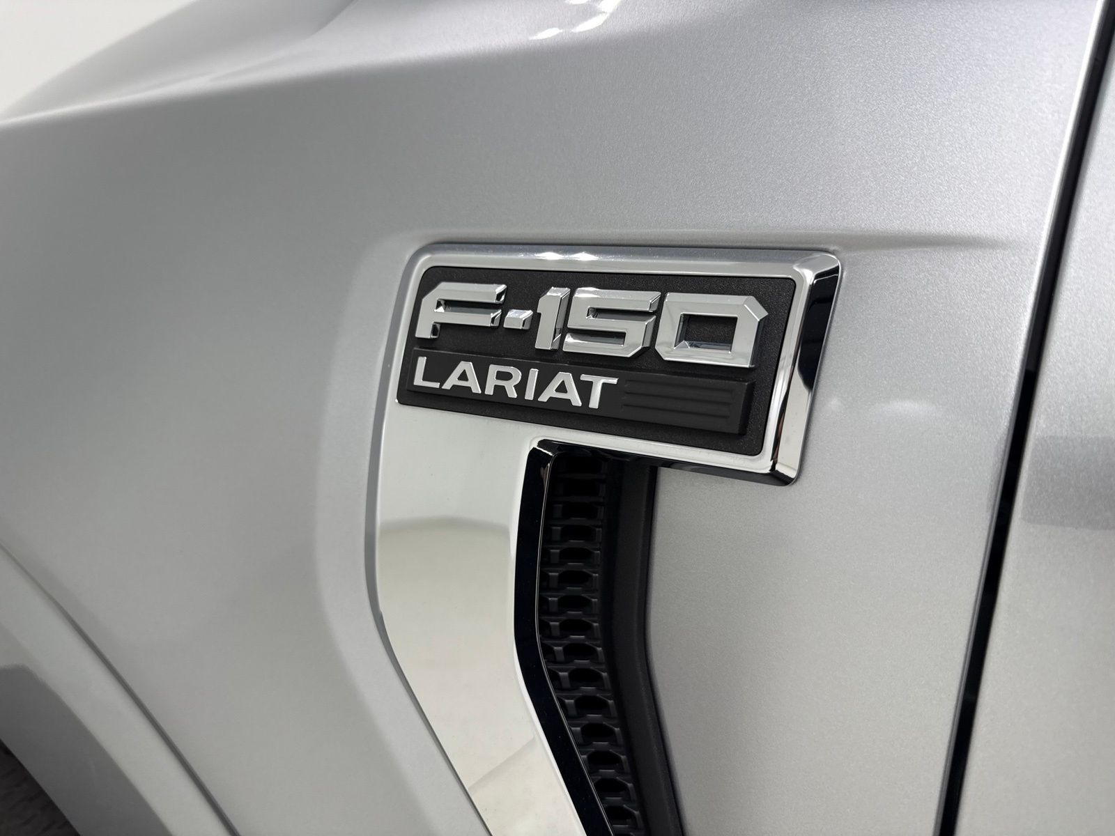 2023 FORD F-150 LARIAT — миниатюра 11