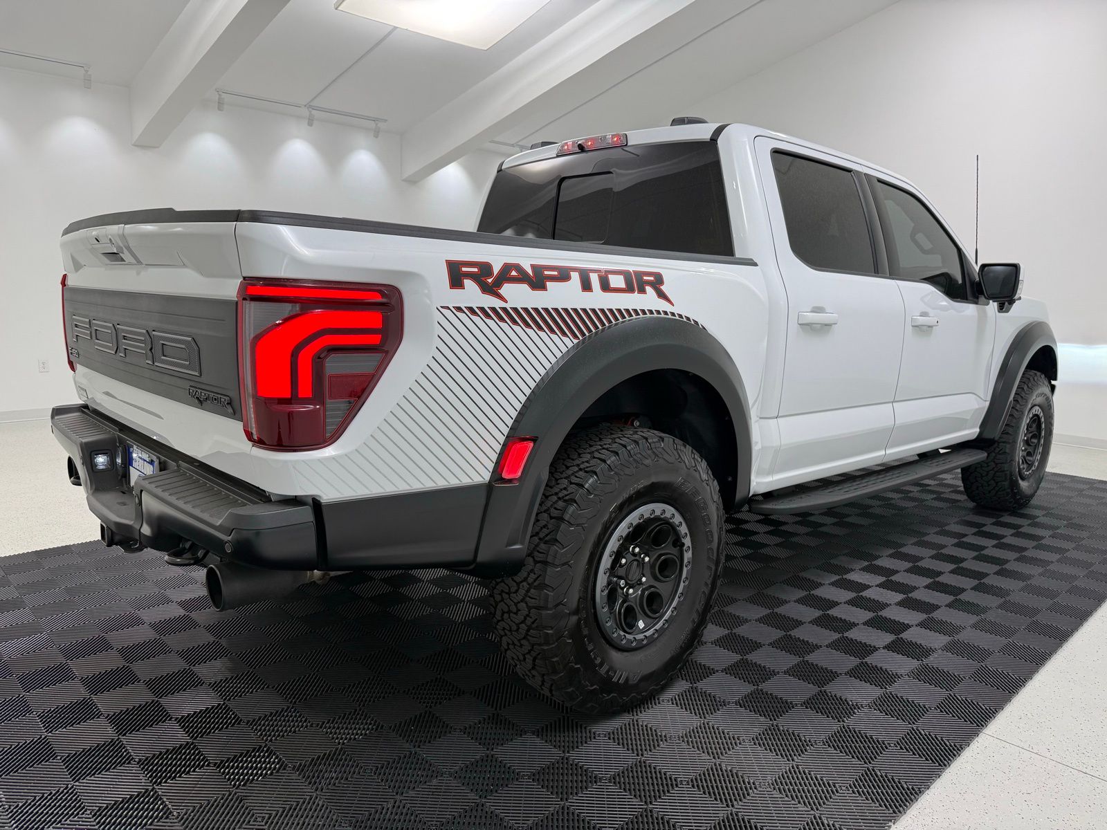 2025 FORD F-150 RAPTOR — фото 8