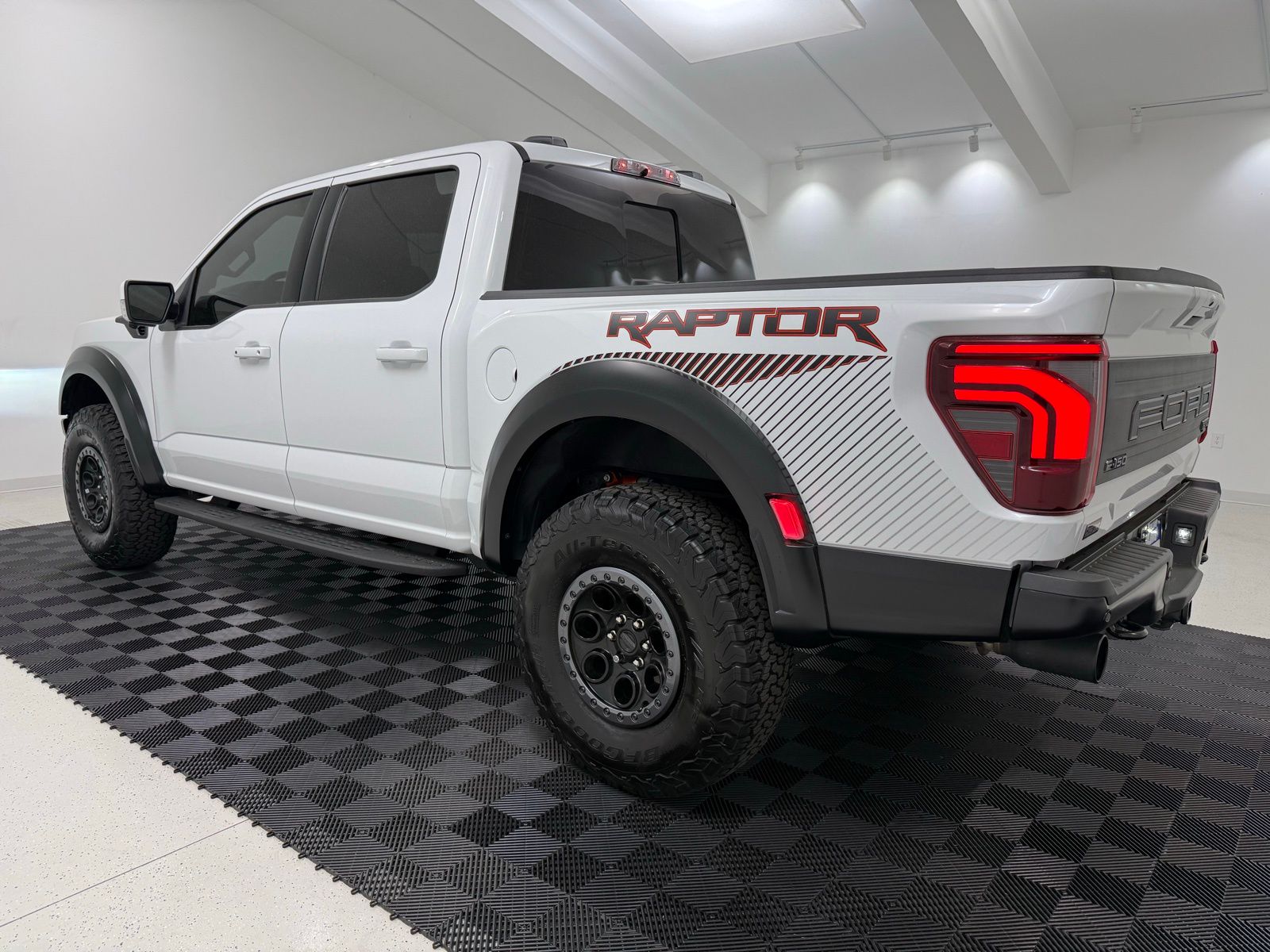 2025 FORD F-150 RAPTOR — фото 6