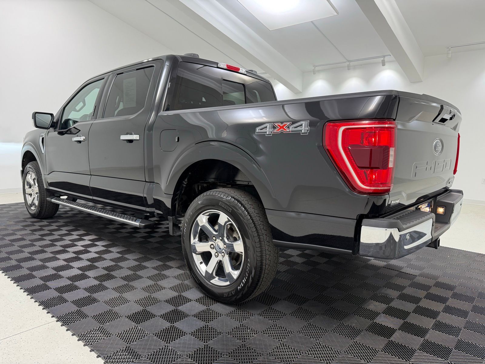 2023 FORD F-150 XLT — фото 4