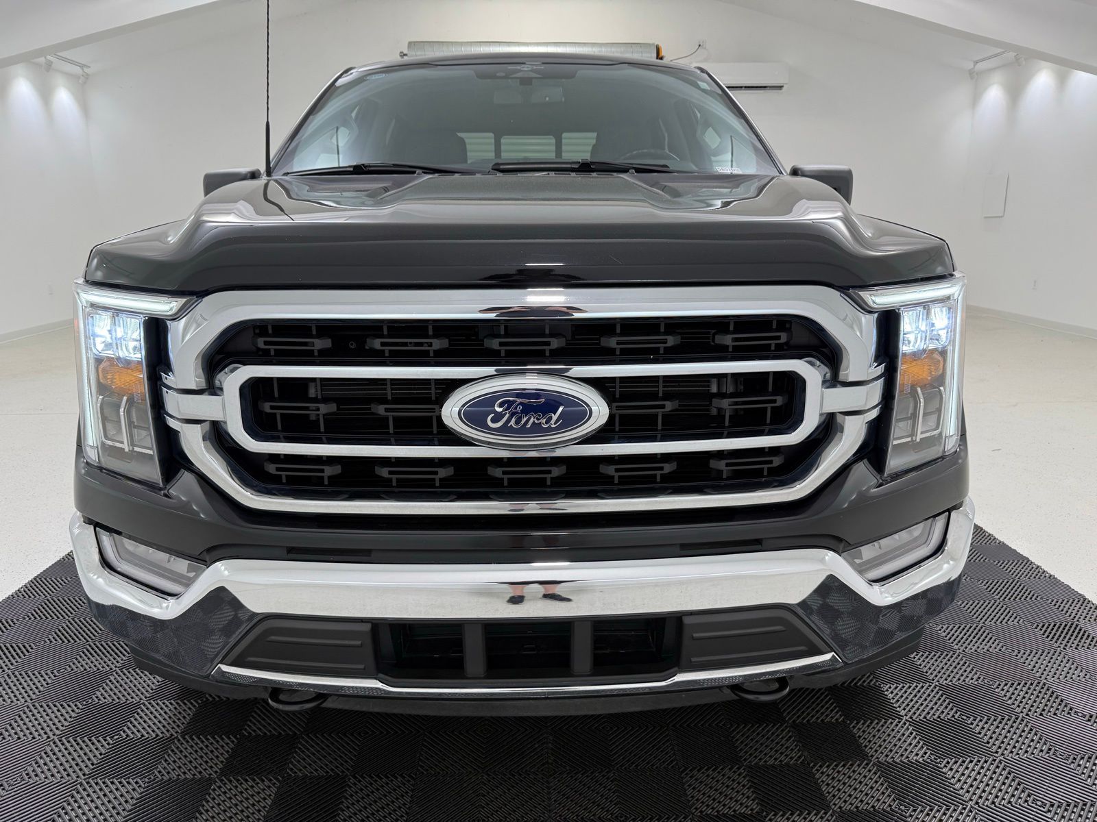 2023 FORD F-150 XLT — фото 2