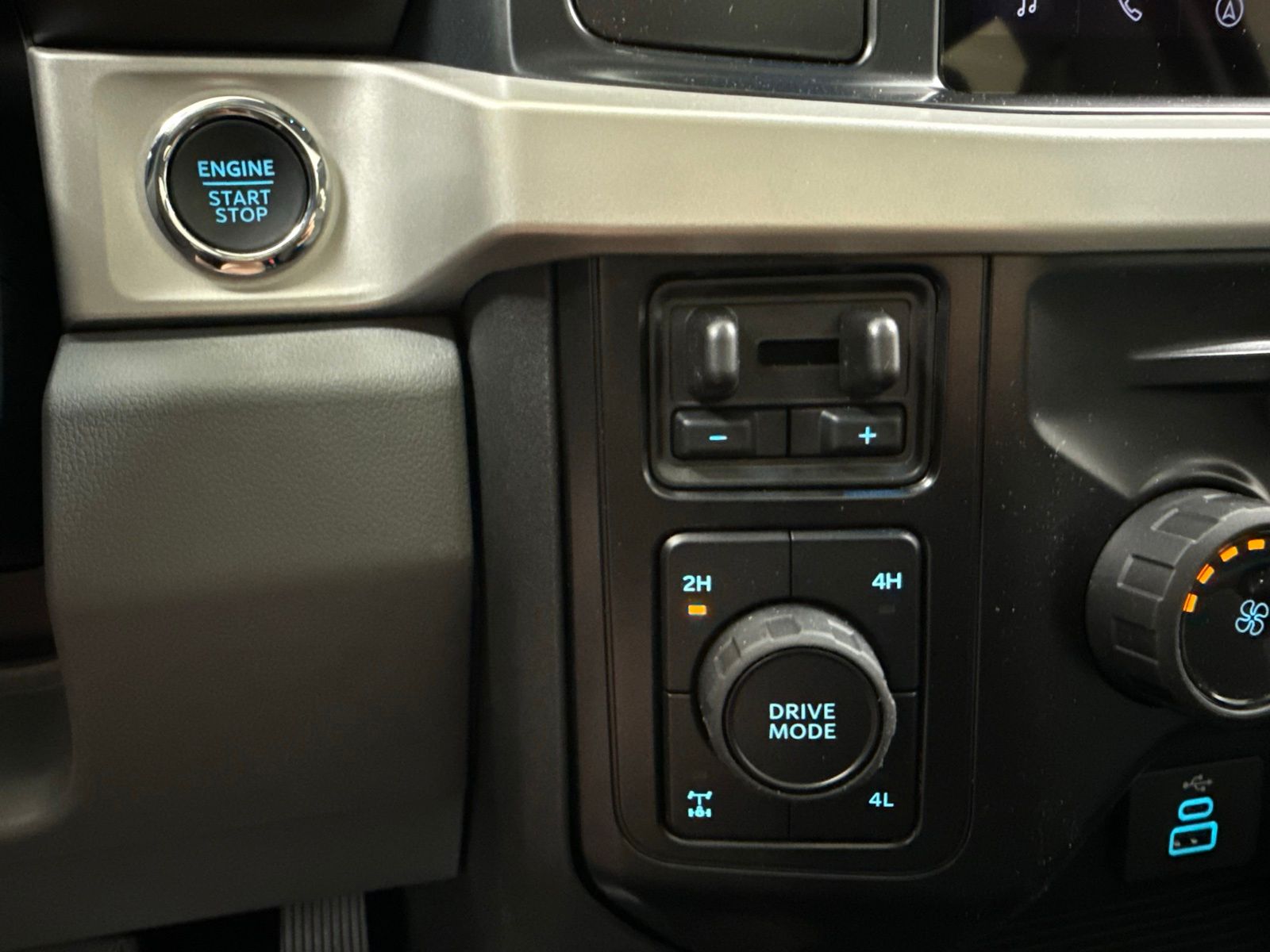 2026 FORD F-350 XLT thumbnail 23