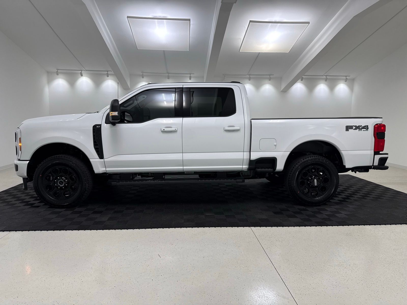 2026 FORD F-350 XLT — фото 4