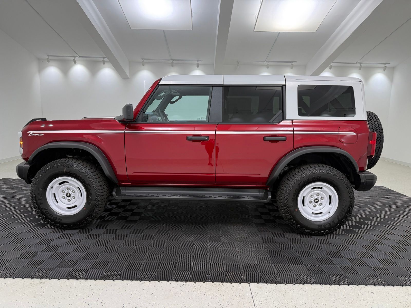 2026 FORD BRONCO HERITAGE EDITION — фото 4