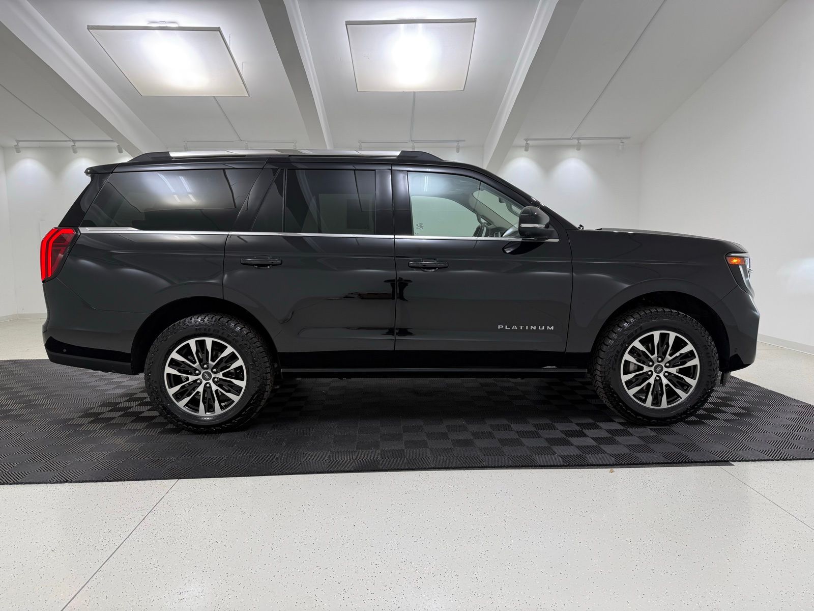 2025 FORD EXPEDITION PLATINUM — фото 10
