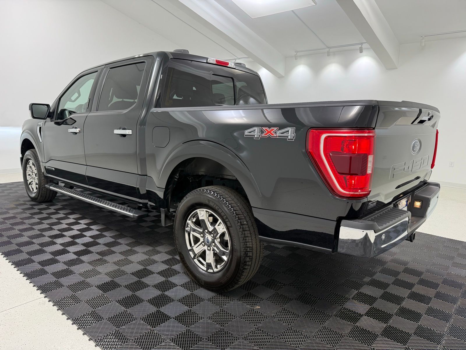 2023 FORD F-150 XLT — фото 5