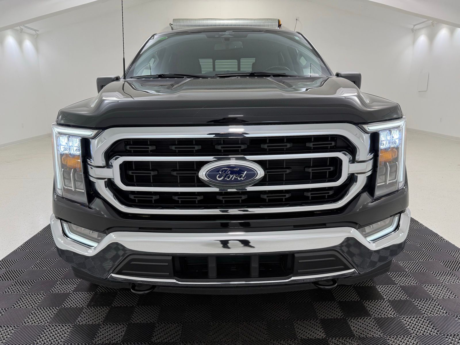 2023 FORD F-150 XLT — фото 2