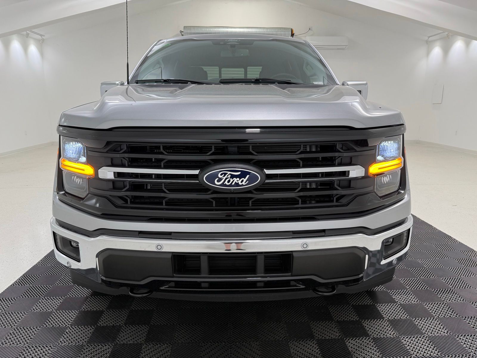 2025 FORD F-150 XLT 照片 2