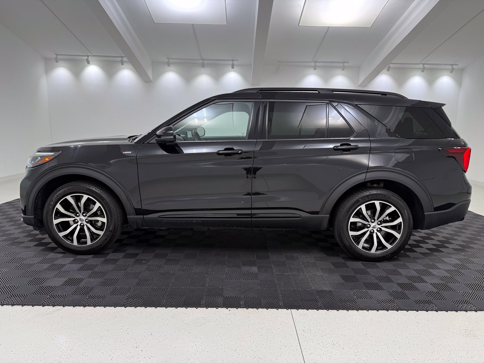 2025 FORD EXPLORER ST-LINE 4WD photo 4