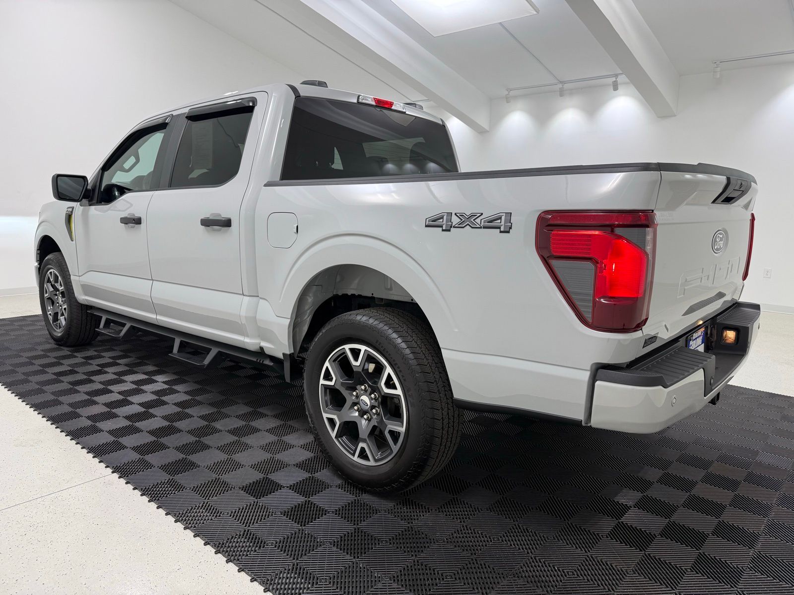 صورة 5 لـ 2024 FORD F-150 STX