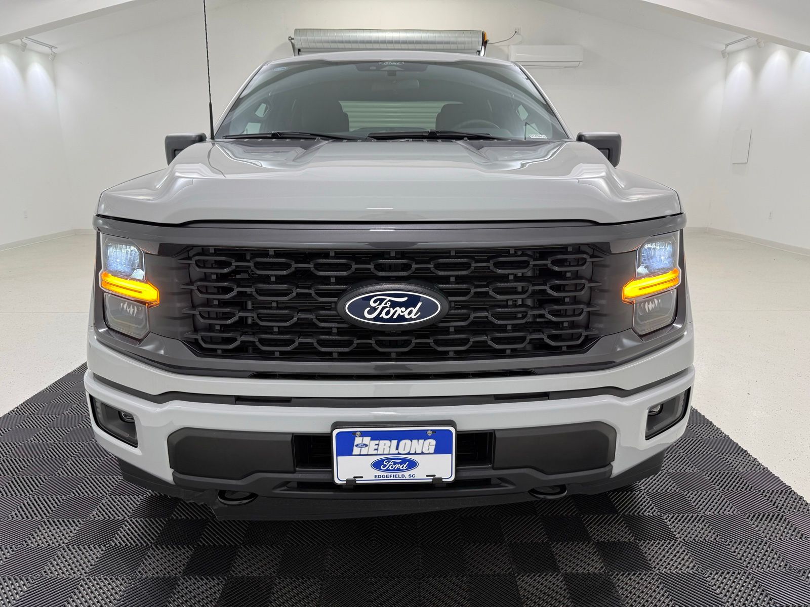 صورة 2 لـ 2024 FORD F-150 STX