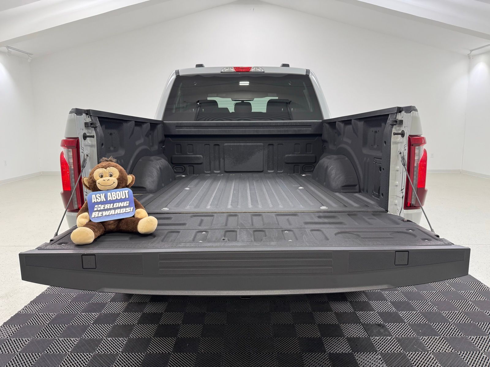 صورة 9 لـ 2024 FORD F-150 STX