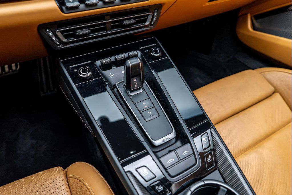 2023 Porsche 911 TARGA 4 GTS — миниатюра 46