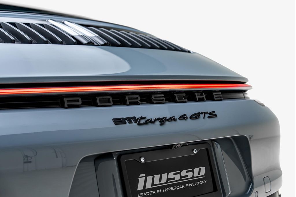 2023 Porsche 911 TARGA 4 GTS — миниатюра 33