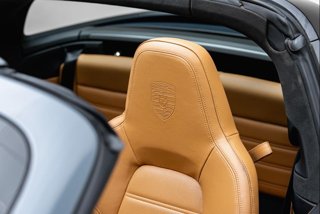 2023 Porsche 911 TARGA 4 GTS — миниатюра 37