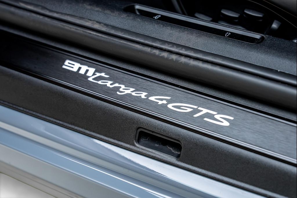 2023 Porsche 911 TARGA 4 GTS — миниатюра 36