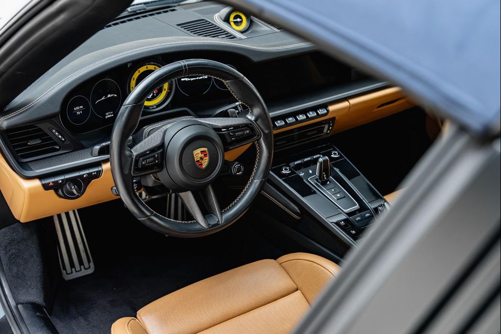 2023 Porsche 911 TARGA 4 GTS — миниатюра 40