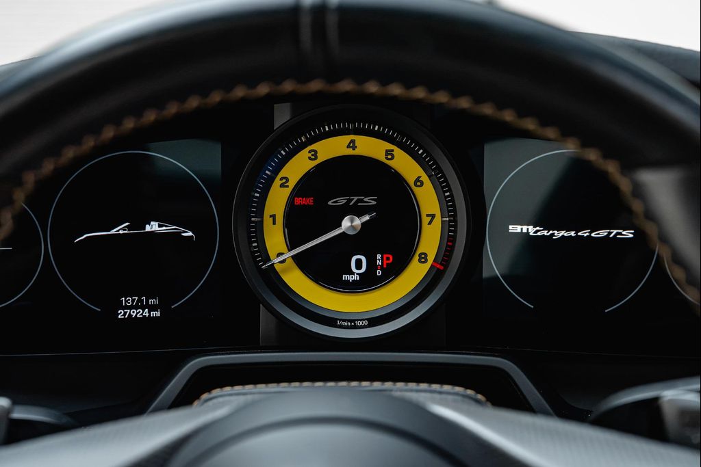 2023 Porsche 911 TARGA 4 GTS — миниатюра 53