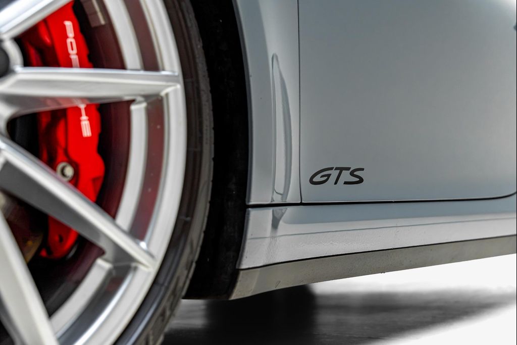 2023 Porsche 911 TARGA 4 GTS — миниатюра 27