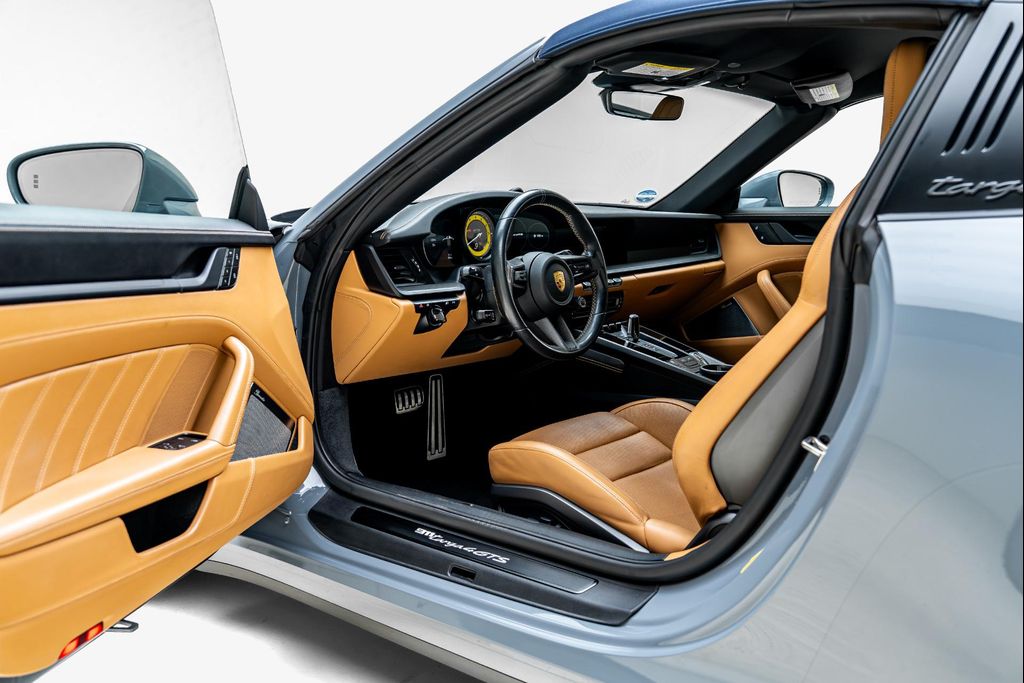 2023 Porsche 911 TARGA 4 GTS — фото 3