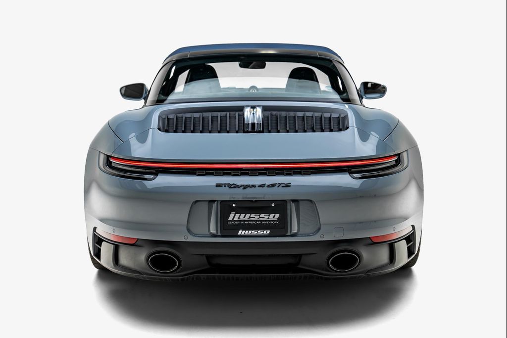 2023 Porsche 911 TARGA 4 GTS — миниатюра 12