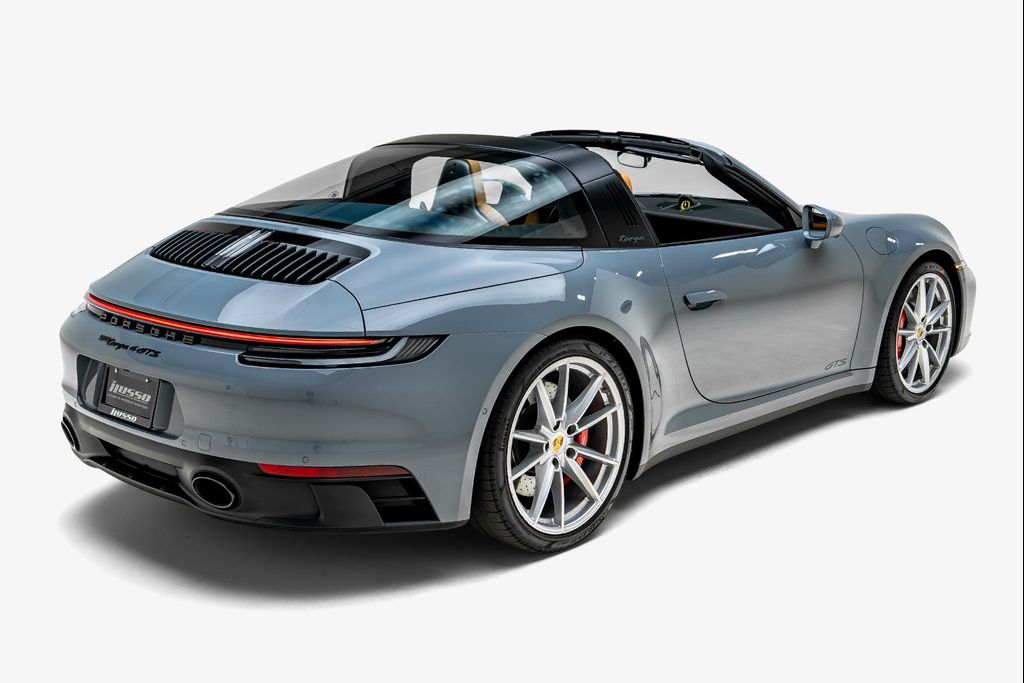 2023 Porsche 911 TARGA 4 GTS — миниатюра 16