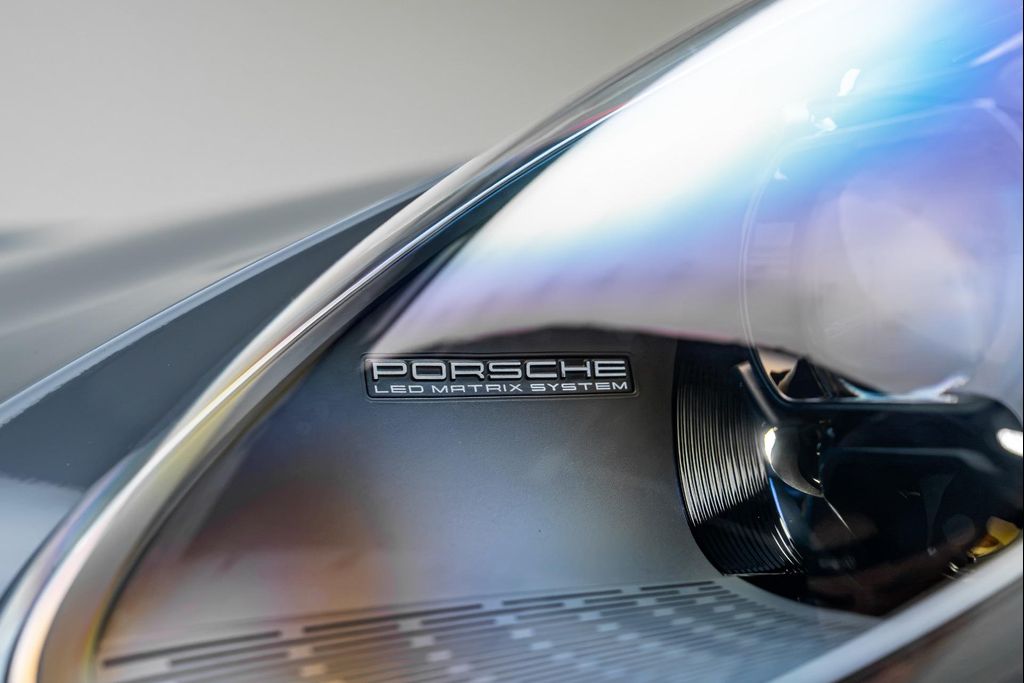 2023 Porsche 911 TARGA 4 GTS — миниатюра 23
