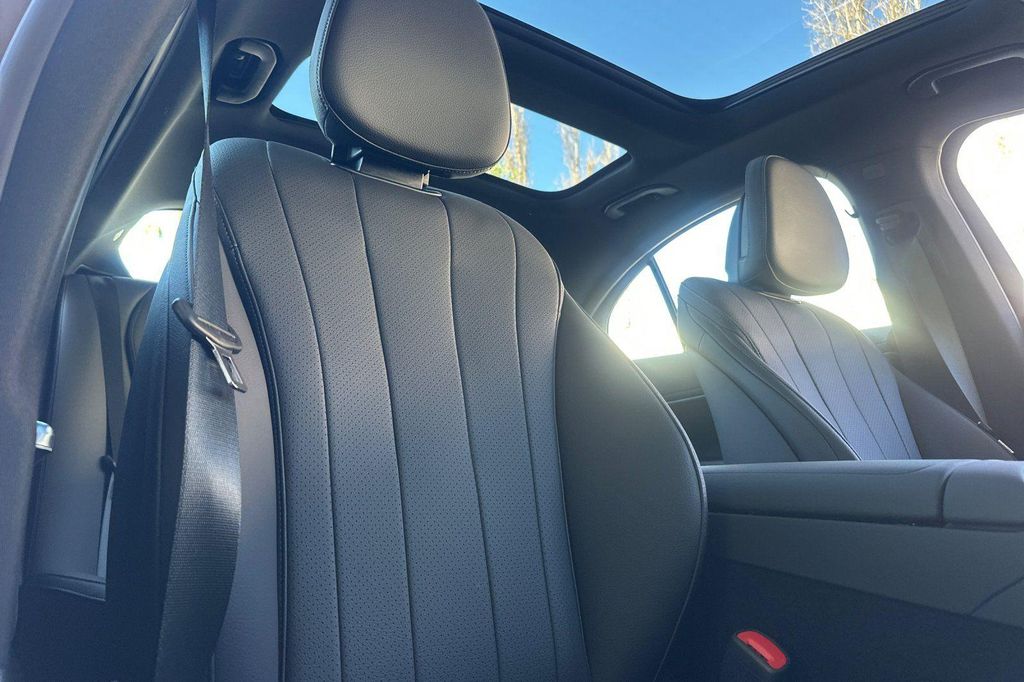 MERCEDES-BENZ E-CLASS - 10