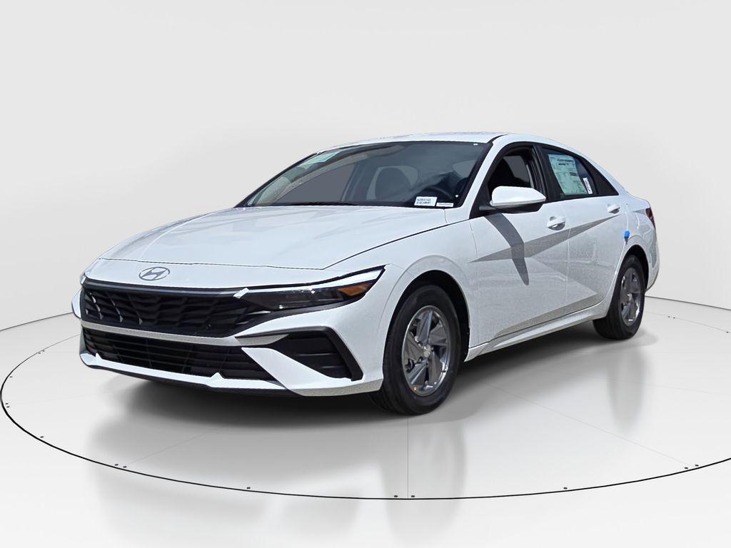 New 2026 Hyundai ELANTRA SE