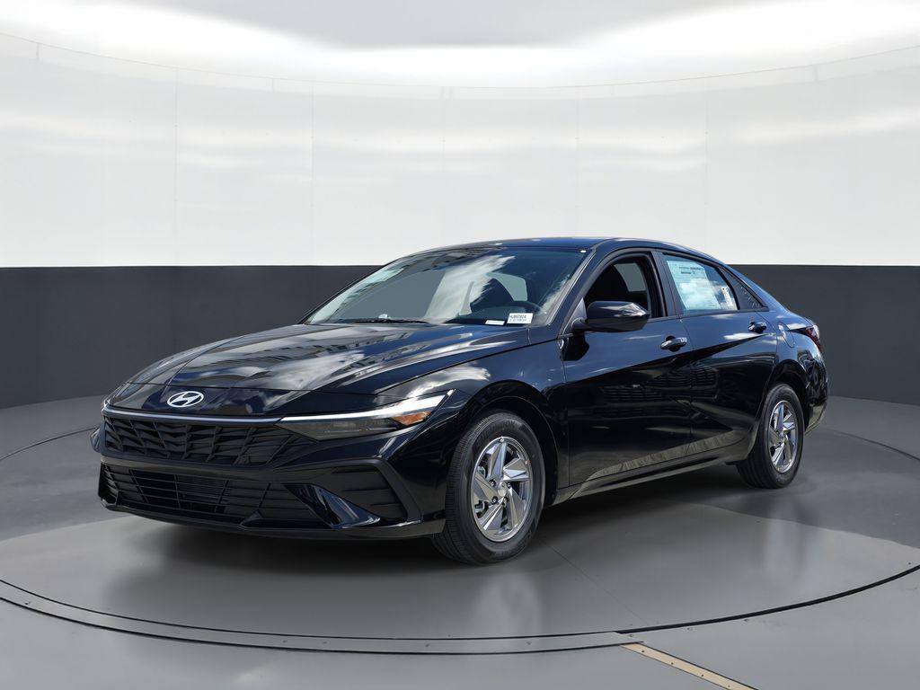 New 2026 Hyundai ELANTRA SE
