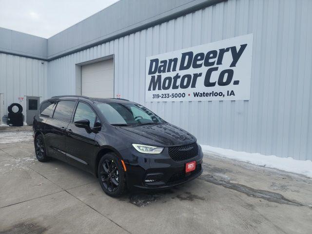 New 2026 Chrysler Pacifica Limited