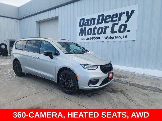 New 2026 Chrysler Pacifica Select