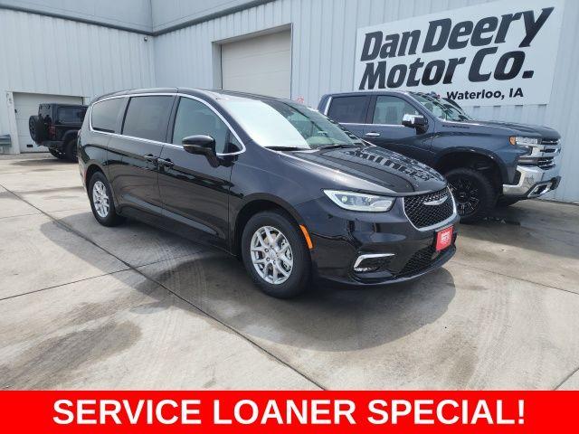 New 2026 Chrysler Pacifica Select