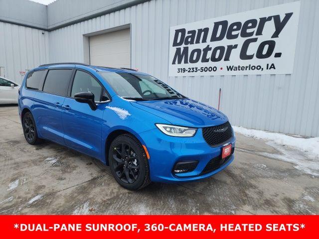 New 2026 Chrysler Pacifica Select