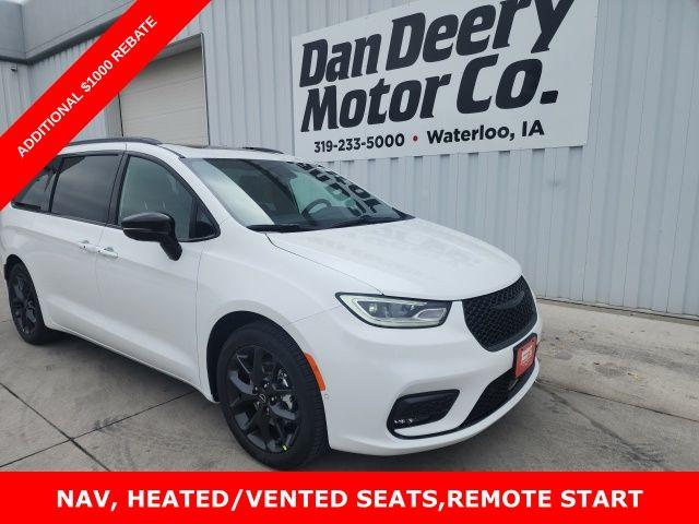 New 2026 Chrysler Pacifica Limited