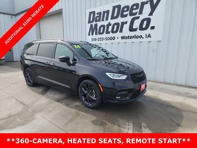 New 2026 Chrysler Pacifica Select