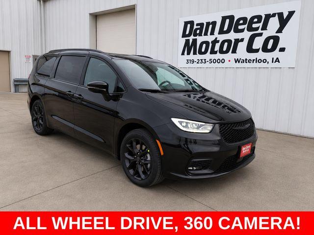 New 2026 Chrysler Pacifica Select